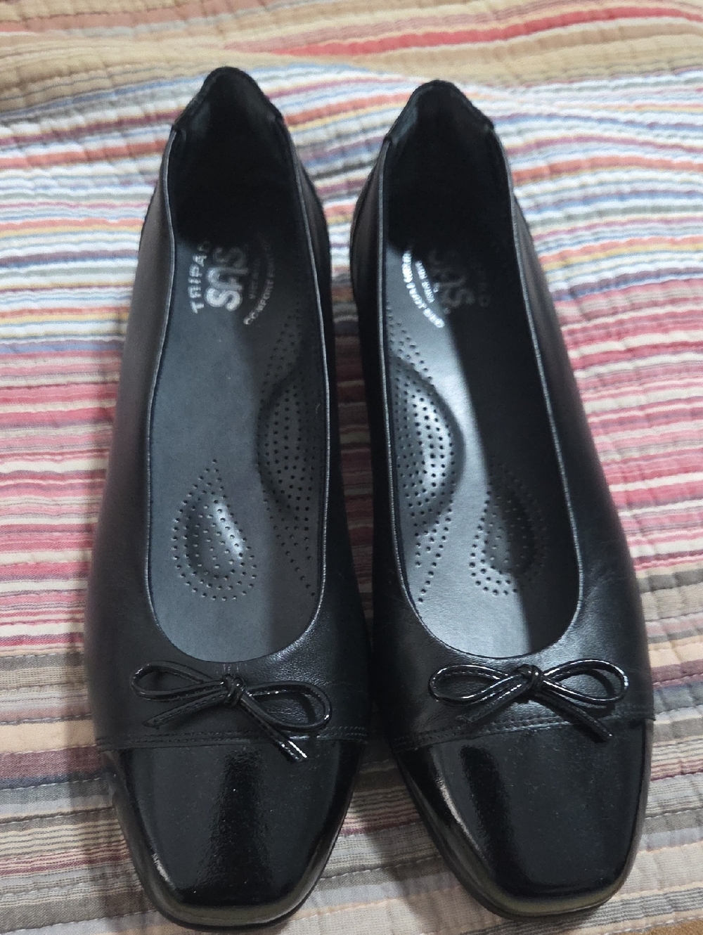 SAS Black Leather Ballet Flats with Bow Accent